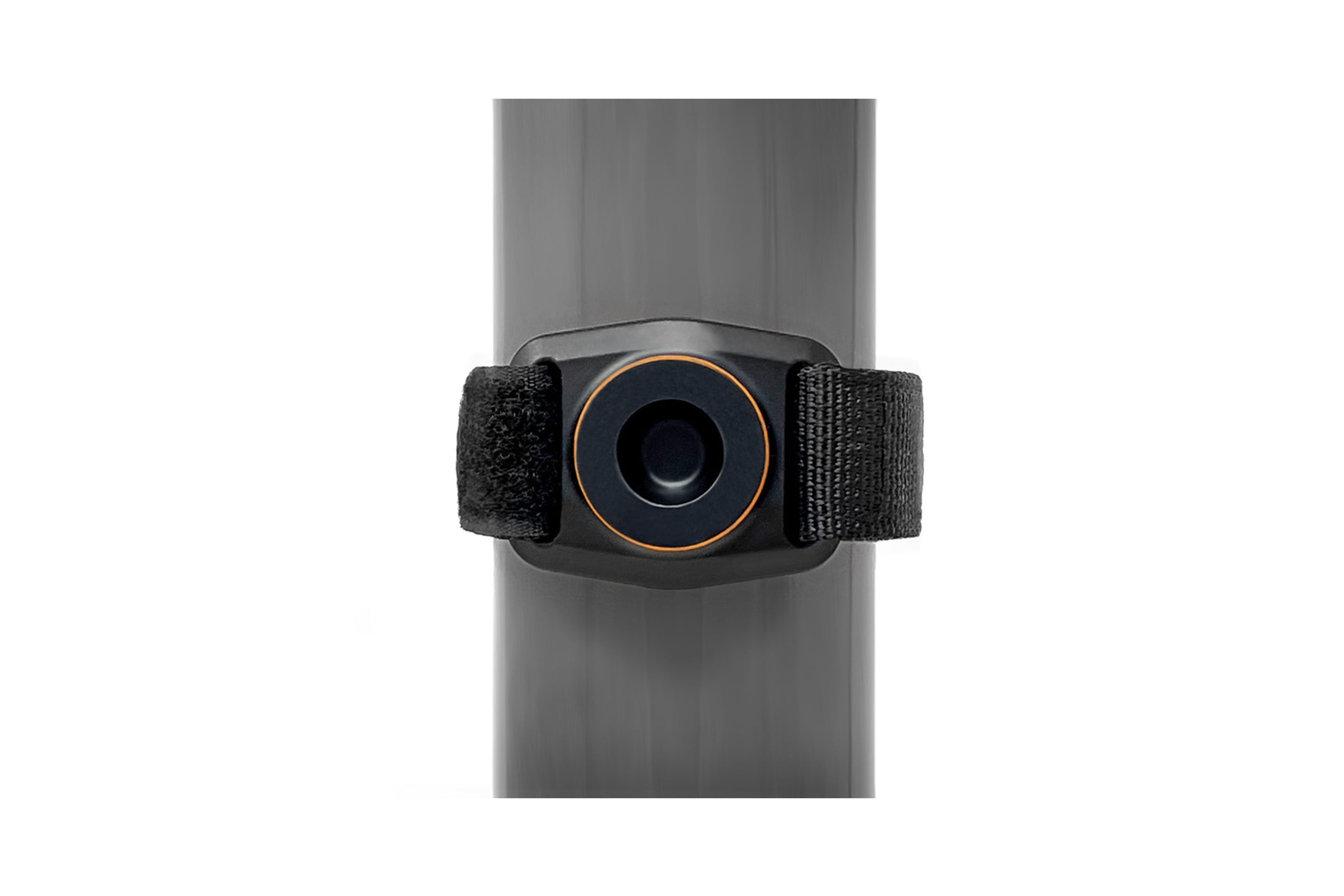 Magnetic draw hose dock